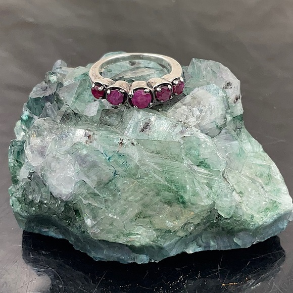 Sterling Silver Ring With Prong Set Natural Ruby Gemstones Size 6.25 - Picture 6 of 9